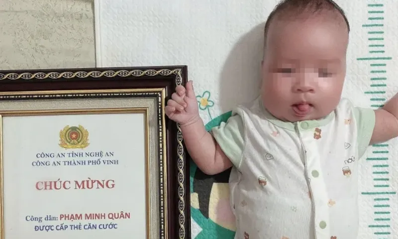 Cấp thẻ căn cước cho bé trai 39 ngày tuổi 