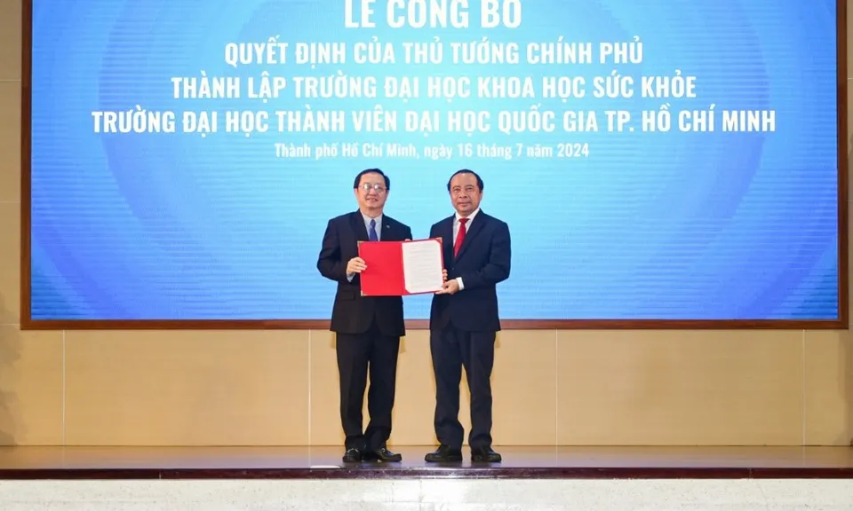 Trao quyết định thành lập trường Đại học Khoa học Sức khỏe ĐHQG-HCM