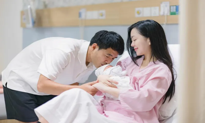 Tiền đạo Hà Đức Chinh báo tin vui đón con đầu lòng