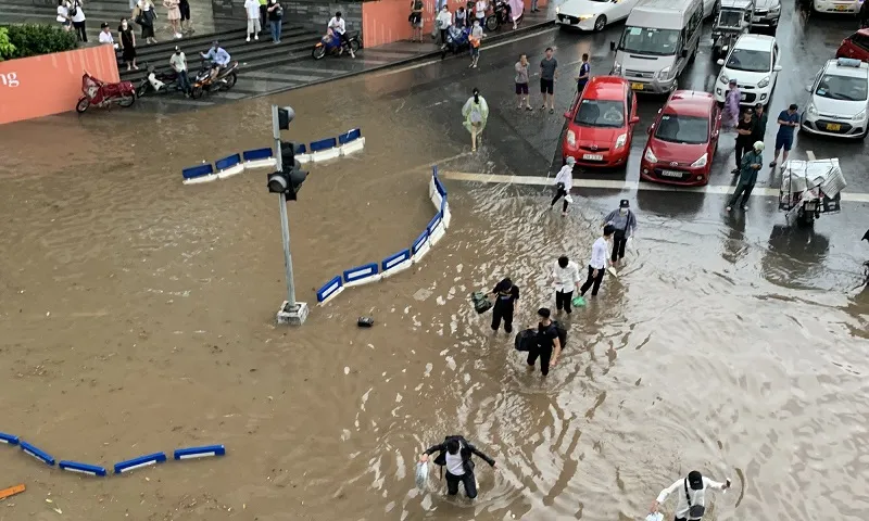 Mưa kéo dài, Hà Nội yêu cầu các địa phương ven sông đề phòng nguy cơ nước lên