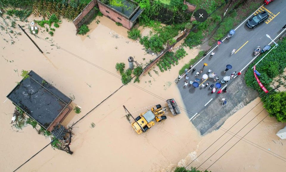 Trung Quốc: Mưa lớn gây lũ lụt trên diện rộng, 31 sông vượt quá mức cảnh báo lũ
