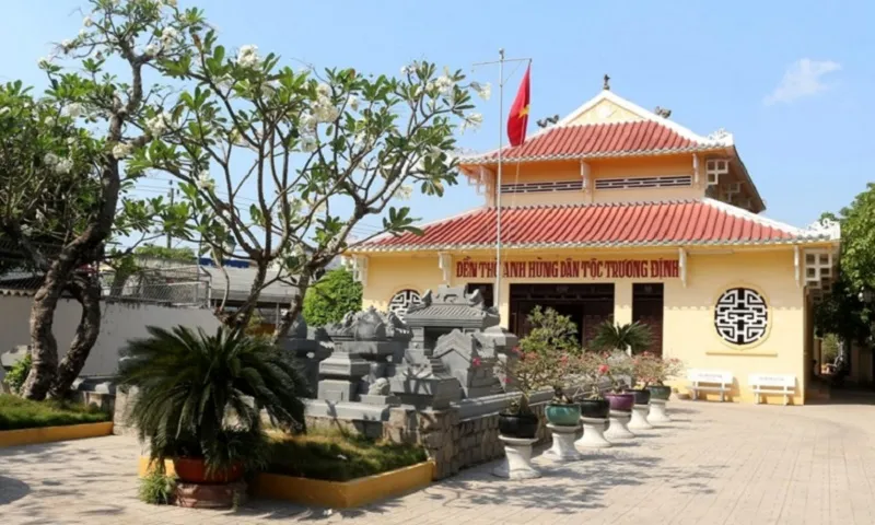 Di tích lăng mộ và đền thờ anh hùng dân tộc Trương Định ở Gò Công – Tiền Giang v
