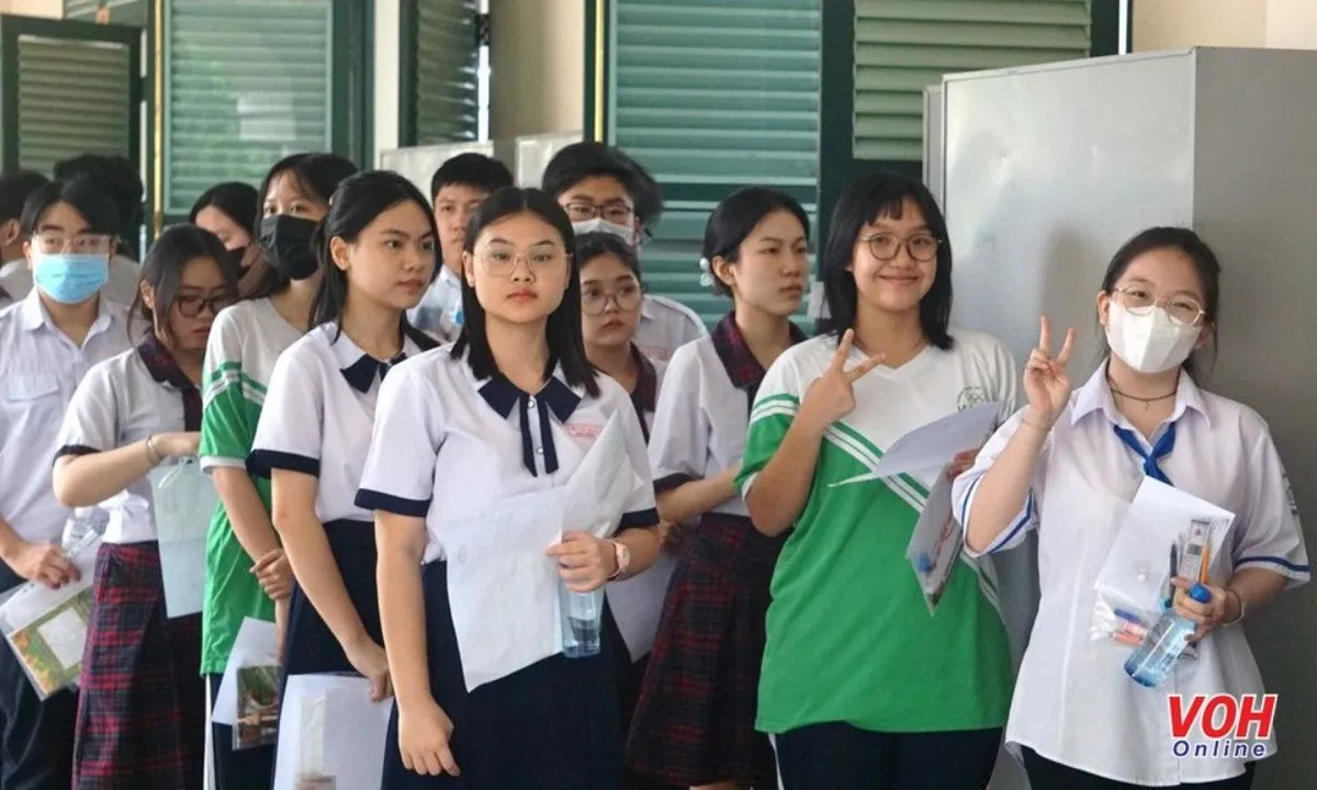 Nhiều thí sinh không thể gửi tin nhắn đăng ký xét tuyển
