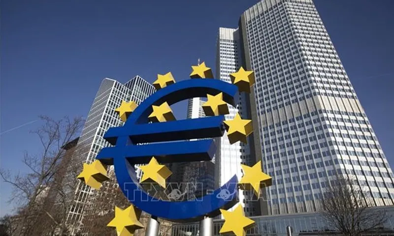 ECB quyết định giữ nguyên lãi suất