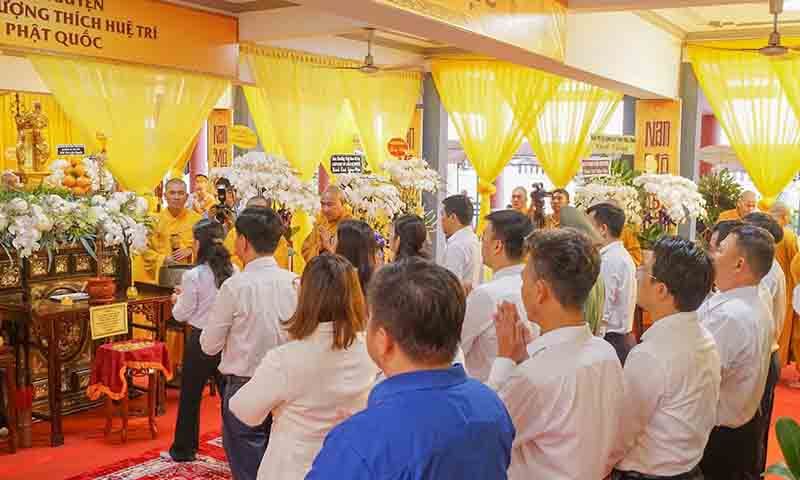 39 đoàn viếng tang Hòa thượng Thích Huệ Trí