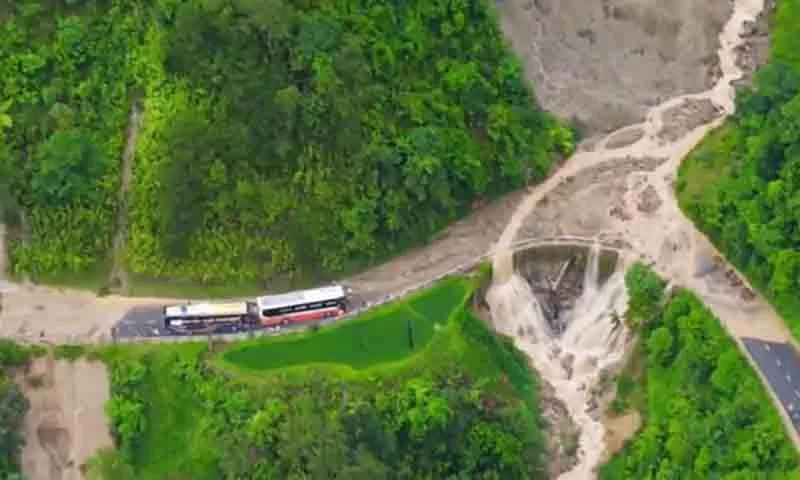 Yên Bái, Lào Cai bị sạt lở vì mưa lớn, giao thông bị cản trở