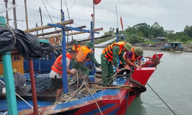 Quảng Ninh: Gọi tàu về bến trước 16 giờ chiều nay