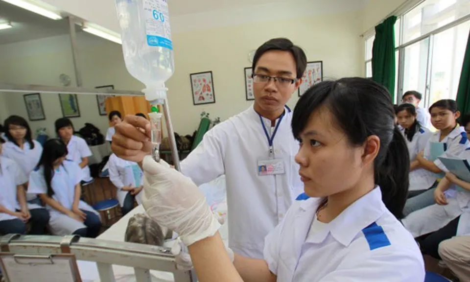 Tuyển sinh 2024: Điểm sàn trường Đại học Y khoa Phạm Ngọc Thạch cao nhất là 23