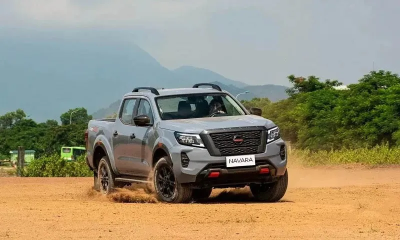 Nissan Navara 2024: ngoại hình không đổi, giảm giá nhẹ