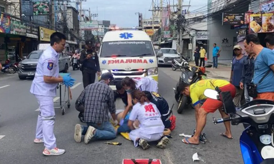 Thái Lan: Du khách Trung Quốc ngã từ xe tuktuk xuống đất tử vong