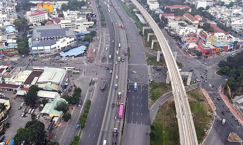 Ngã tư Thủ Đức và phối cảnh cầu đi bộ nối Metro số 1. Ảnh Sở Giao thông Vận tải