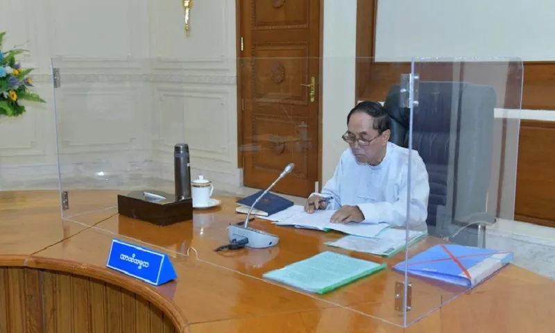 Quyền tổng thống Myanmar chuyển giao quyền hạn