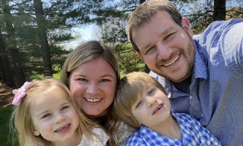 Krista Piper Grundey cùng chồng và 2 con Usatoday