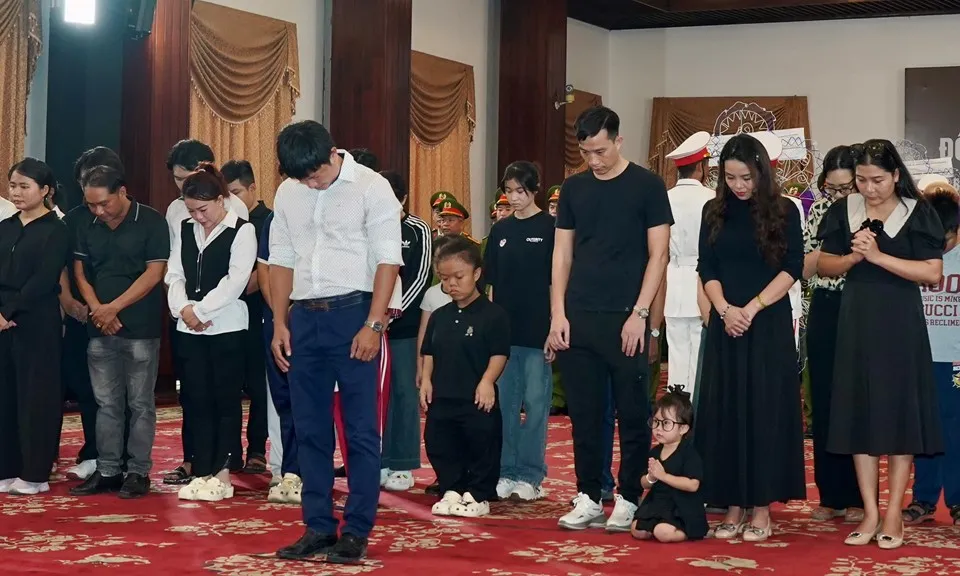 dong-nguoi-du-quoc-tang-250724-1