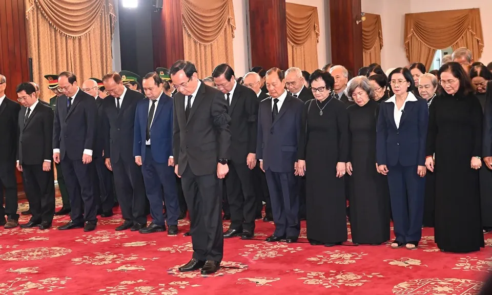 dong-nguoi-du-quoc-tang-250724-2