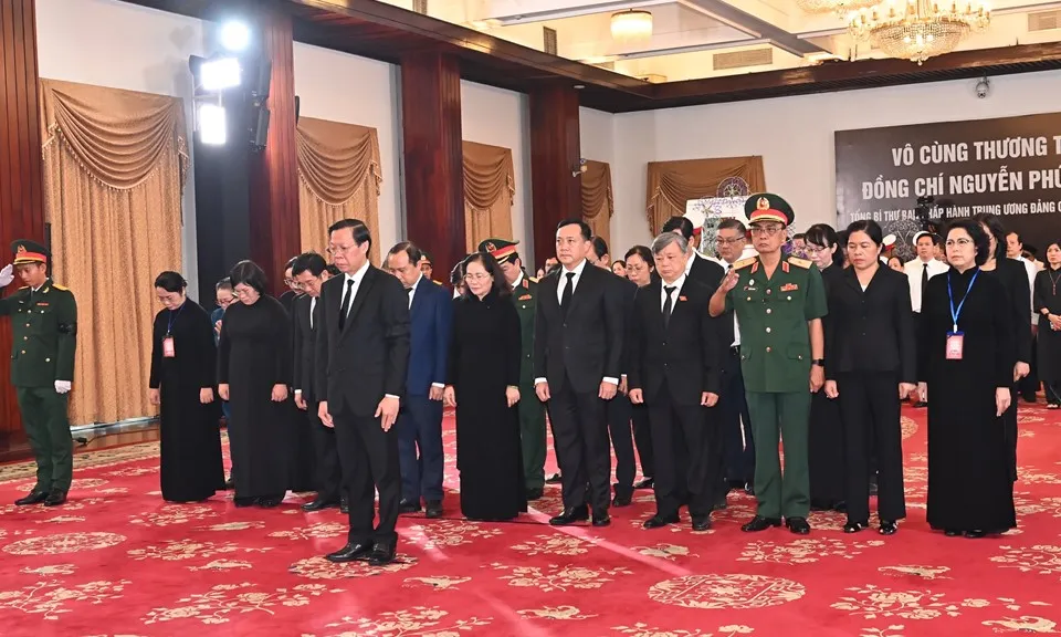 dong-nguoi-du-quoc-tang-250724-4