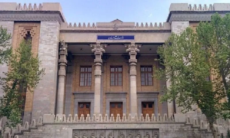 1 công dân bị dẫn độ, Iran triệu Đại sứ Anh tại Tehran 