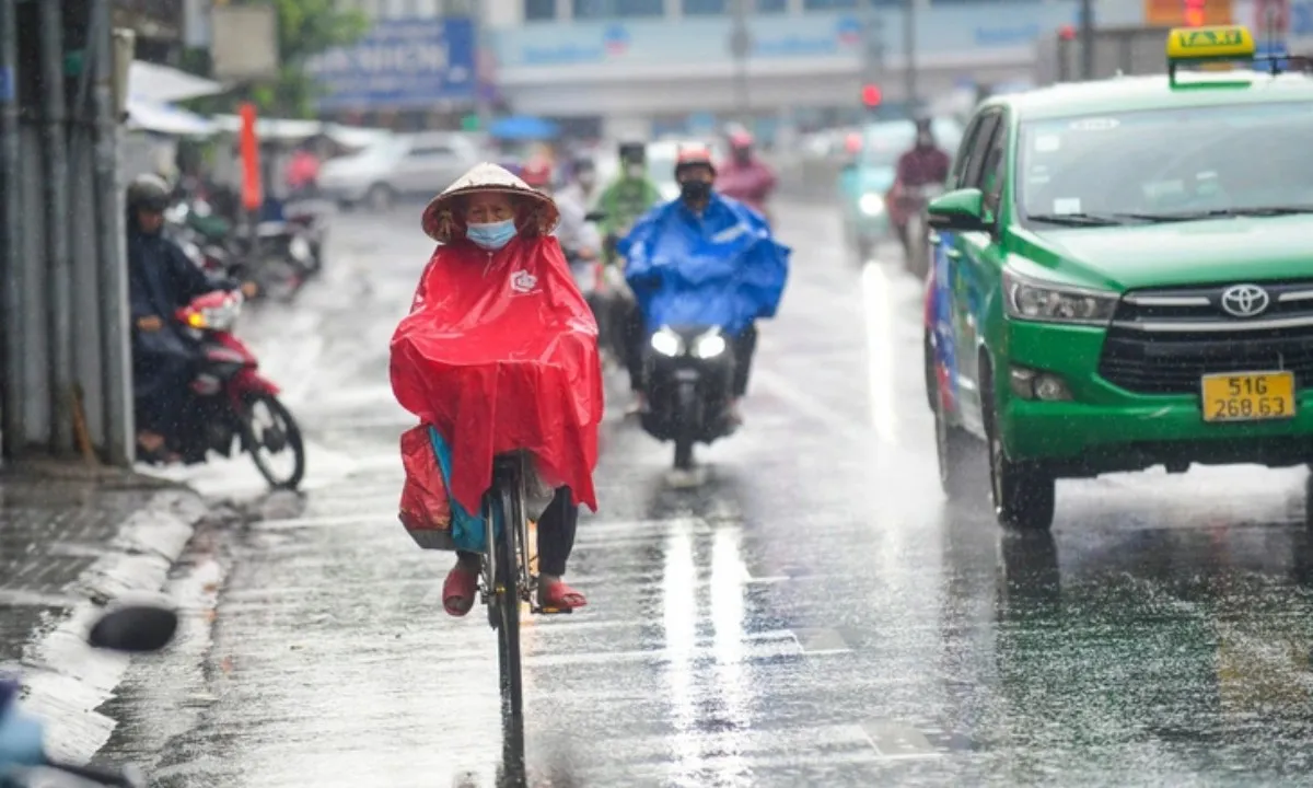 Nắng nóng xuất hiện ở miền Bắc, Nam Bộ tiếp tục mưa rào