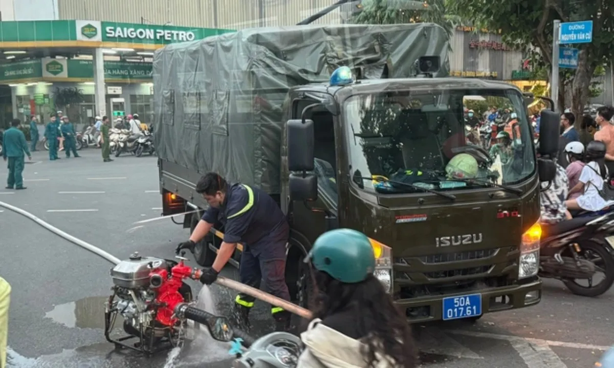 Cháy nhà hàng ở quận 5, không thiệt hại về người