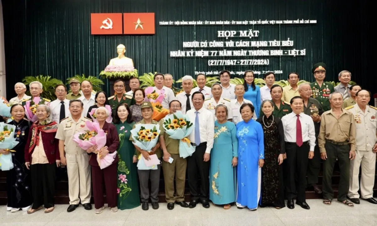 Chủ tịch TPHCM: Thương binh, liệt sĩ là tấm gương để thế hệ sau lắng nghe và tiếp bước