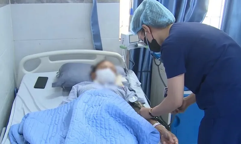 Nam bệnh nhân may mắn vào viện sớm nên tụy được bảo vệ, chưa nguy hiểm tính mạng Trung tâm Y tế huyện Thanh Sơn