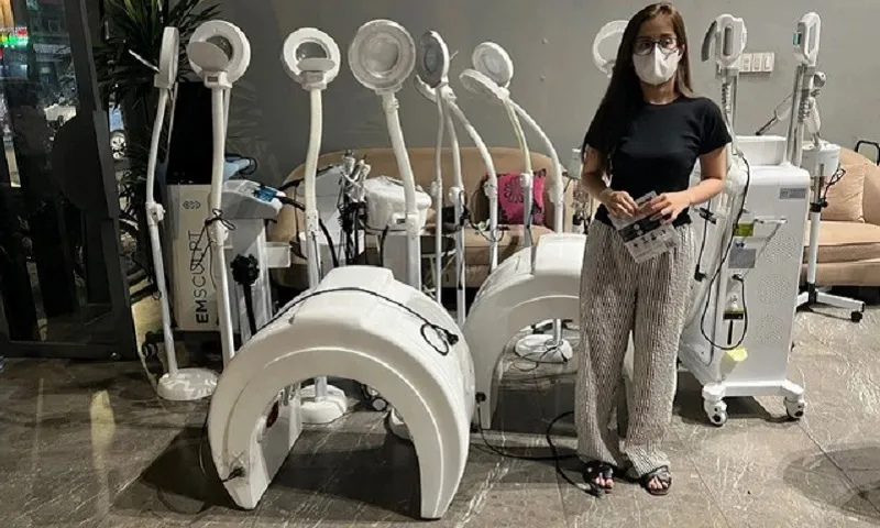 Chủ và nhân viên tiệm spa bắt giữ khách, cưỡng đoạt tài sản