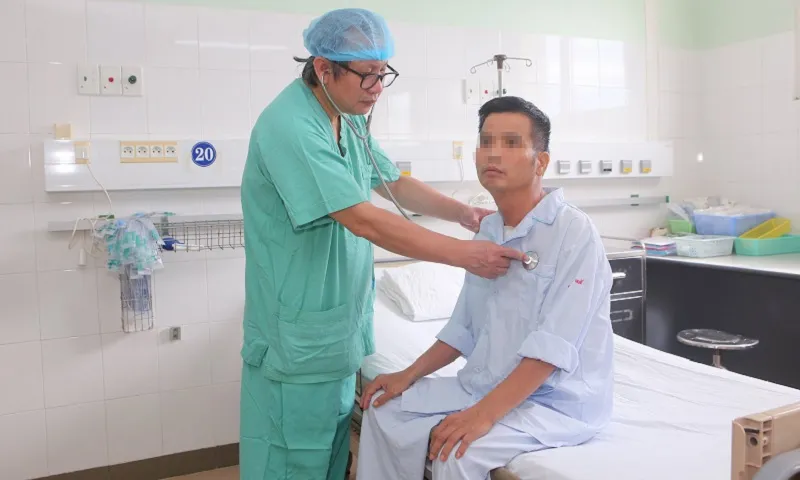 Bệnh nhân 43 tuổi được ghép tim thành công từ tạng người lớn tuổi
