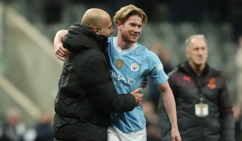 pep-guardiola-toi-se-lam-moi-cach-de-de-bruyne-o-lai-man-city 1