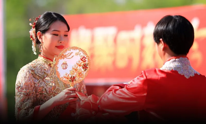 Vì sao Trung Quốc đào tạo chuyên gia hôn nhân?