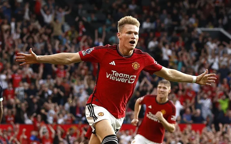 ten-hag-nan-ni-bld-mu-khong-duoc-scott-mctominay 1