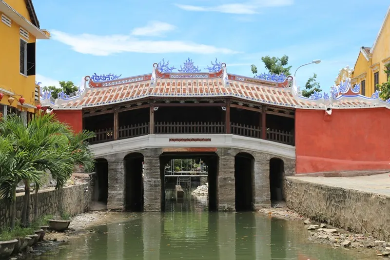 trung-tu-chua-cau-baogiaothong