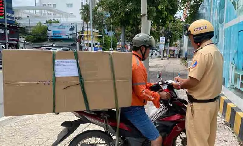 TPHCM: Nữa tháng xử lý gần 2.000 xe mô tô, xe 3- 4 bánh tự chế vi phạm 
