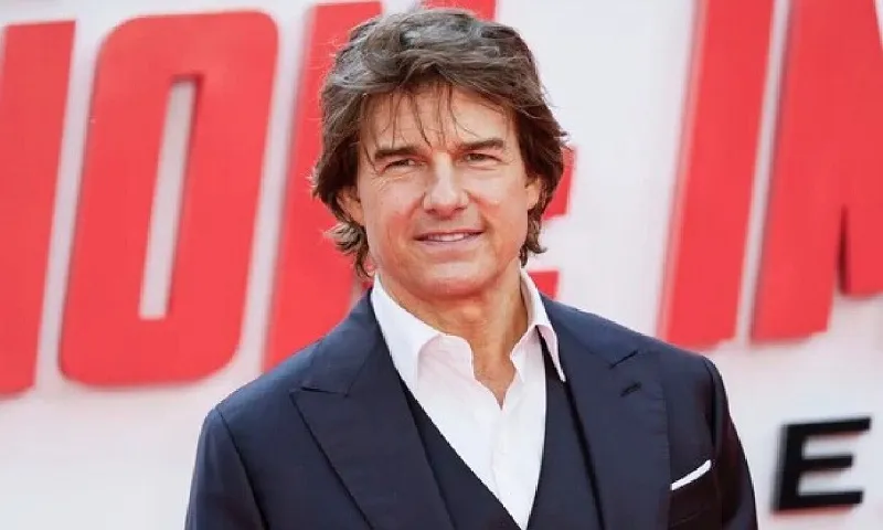 Tom Cruise phải lòng nữ ca sĩ Tây Ban Nha bị khuyết tật bẩm sinh kém anh hơn 30 tuổi