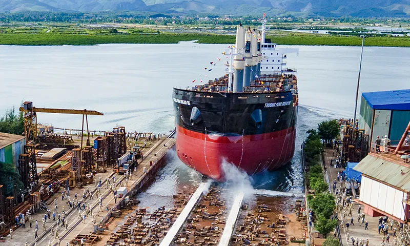 Tàu hàng 45.000 DWT mang tên Trường Minh Dream 05 được hạ thuỷ thành công