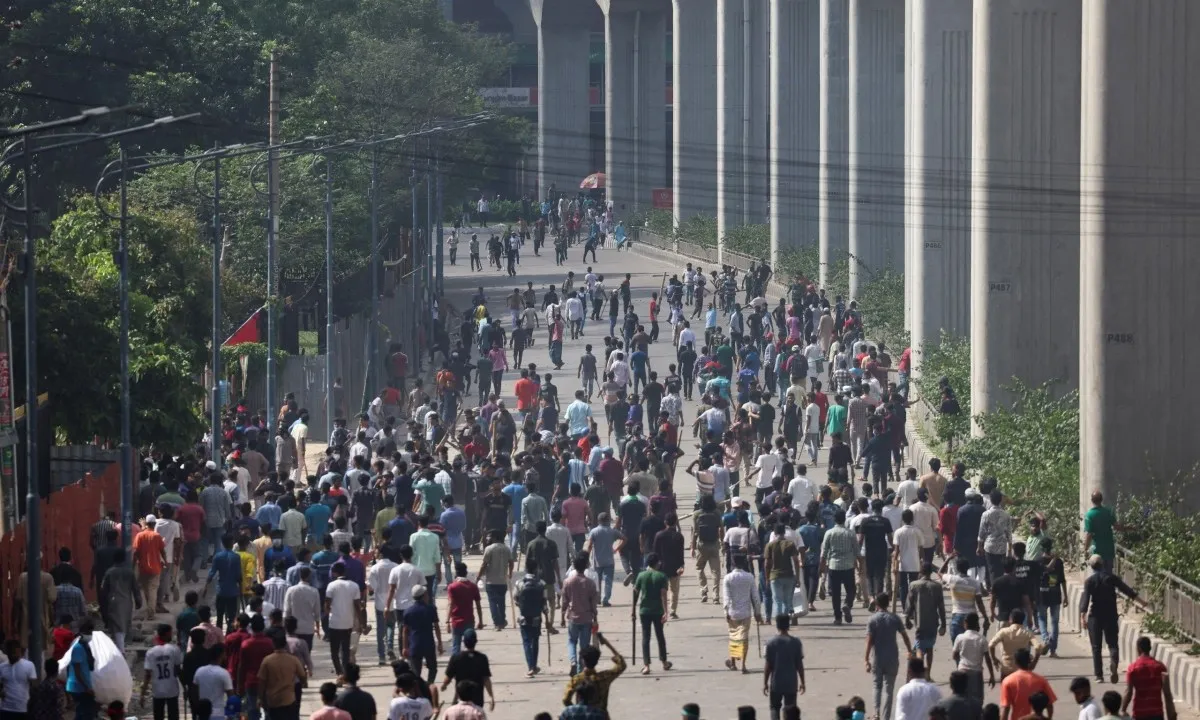 Bạo lực lại bùng phát, Bangladesh áp đặt giới nghiêm