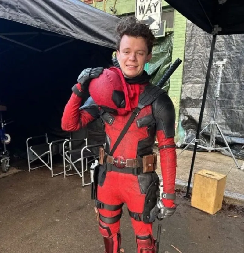 he-lo-dan-cameo-dinh-dam-khien-fan-phan-khich-trong-deadpool-wolverine (12)