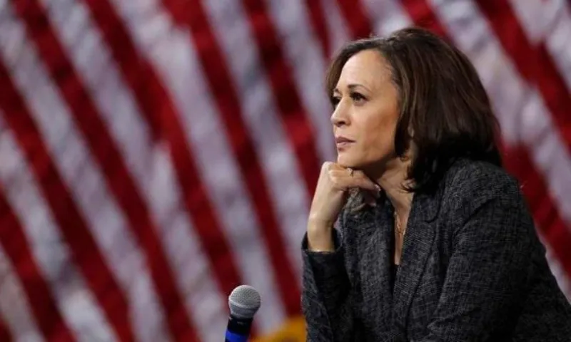 Bầu cử Mỹ: Bà Kamala Harris chính thức đối đầu ông Donald Trump 