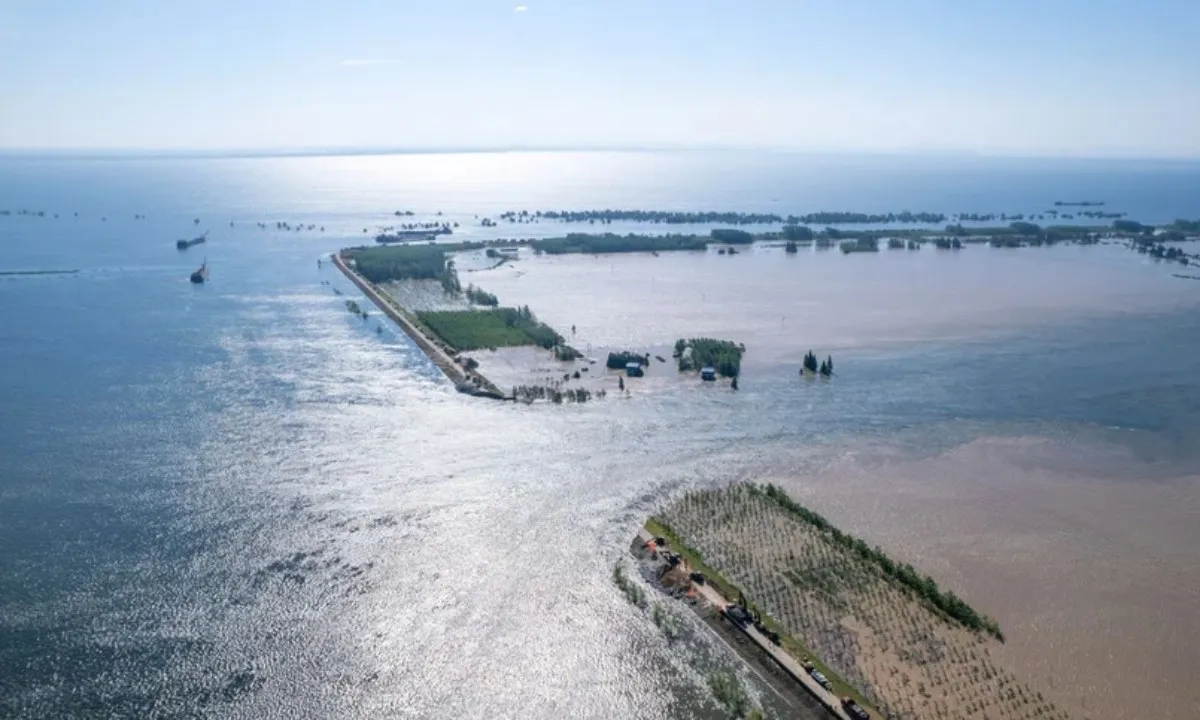 Trung Quốc: Mưa lớn dẫn đến vỡ đê tại tỉnh Liêu Ninh