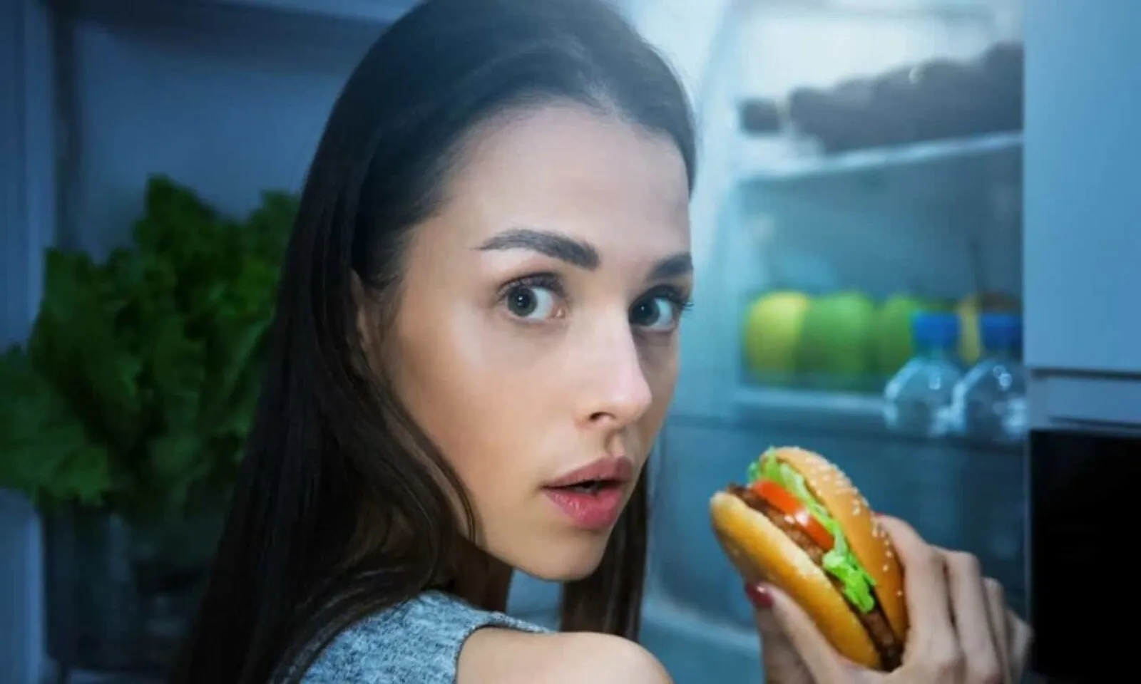 Tác hại của việc ăn khuya đối với sức khỏe