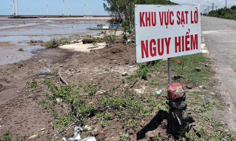 Bạc Liêu công bố tình huống khẩn cấp sạt lở đê Biển Đông 