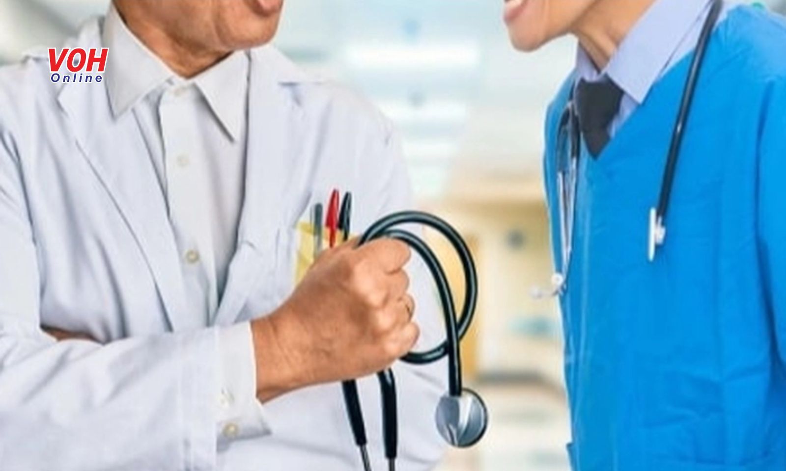 Hai bác sĩ đánh nhau vì cùng hẹn hò một nữ y tá