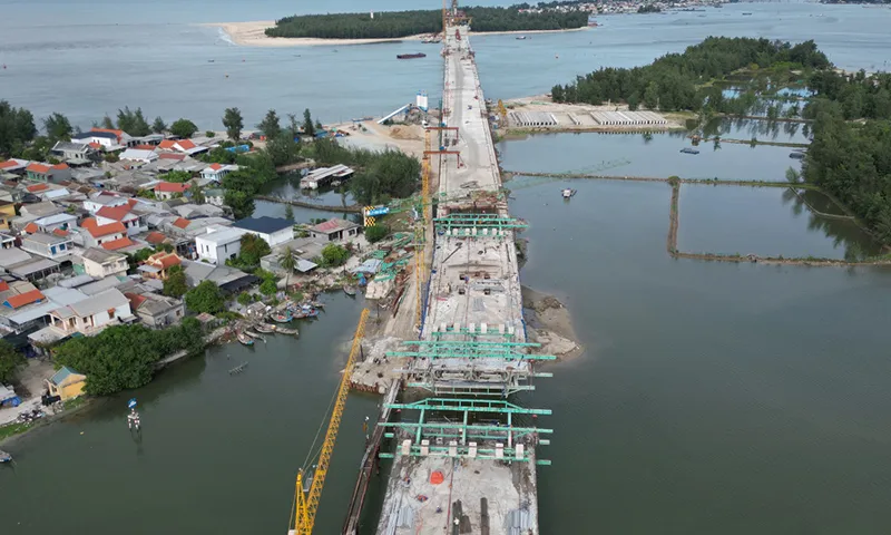 Cầu vượt biển dài nhất miền Trung trị giá 2.400 tỷ đồng sẽ hợp long tháng 12 2024