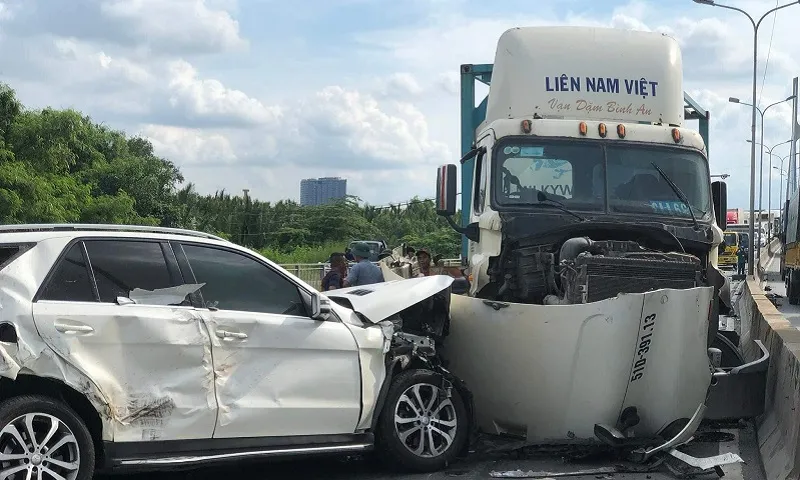 tai nạn liên hoàn cầu phú mỹ ndcc