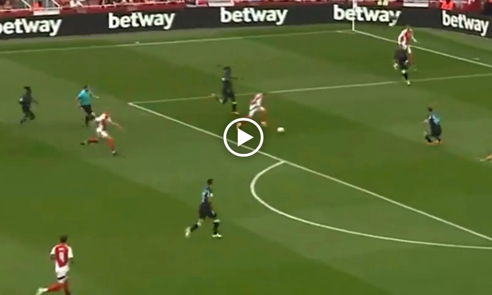 VIDEO: Zinchenko lập siêu phẩm trái phá khiến cầu trường Emirates bùng nổ 