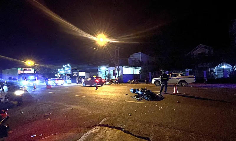Xe bán tải đụng xe máy, nam thanh niên đi xe máy tử vong khi đi cấp cứu