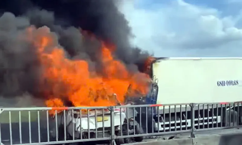 Công an TP Thủ Đức đang tìm nhóm người hùng giải cứu tài xế trên cầu Phú Mỹ