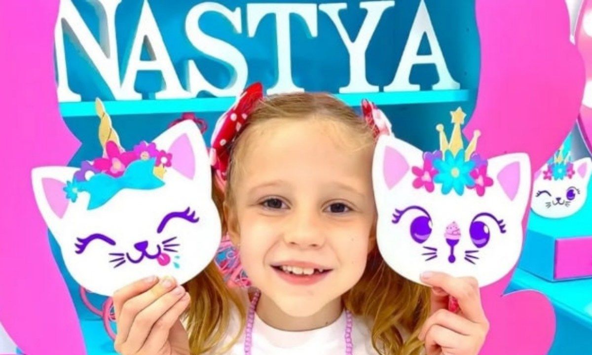 Nastya: Từ bé gái mắc bệnh bại não đến triệu phú nhí
