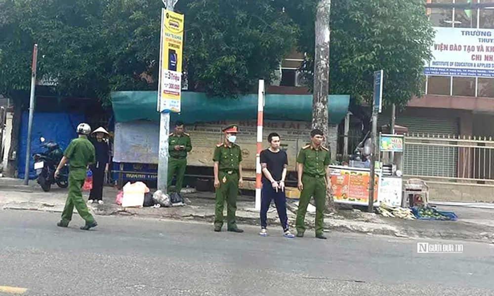 Thanh niên rút dao đâm người sau va chạm giao thông 