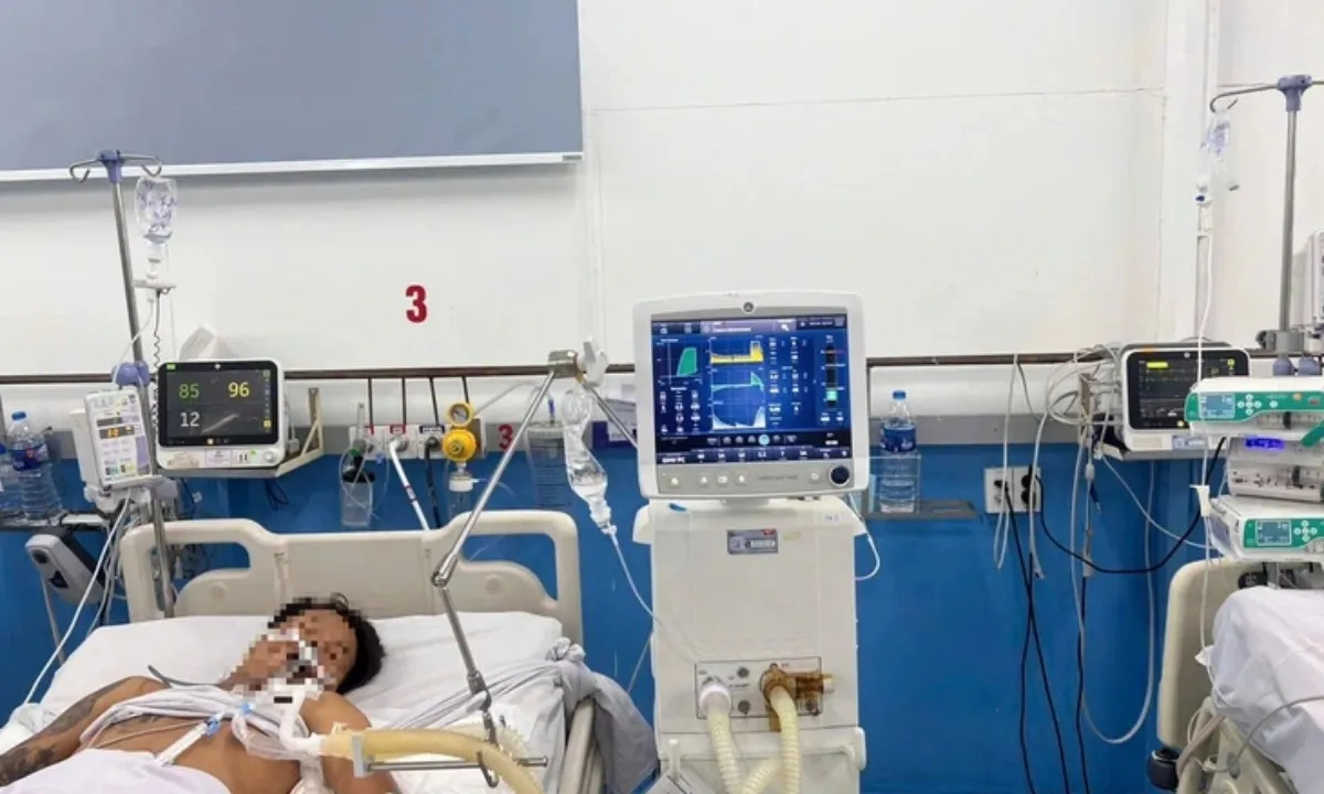 TPHCM: 5 công nhân nghi ngộ độc hóa chất xử lý nước