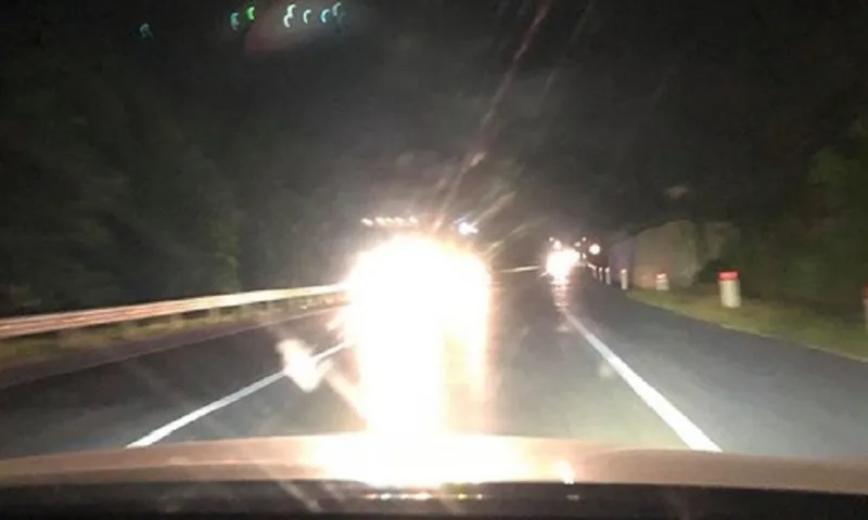 ô tô lắp thêm đèn chiếu sáng bị phạt